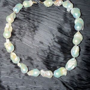 Lustrous Baroque Pearl Necklace 18inch
